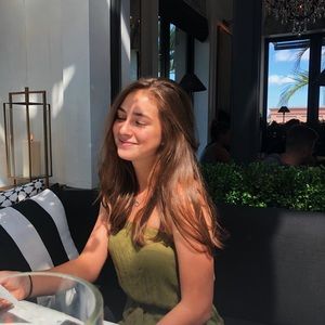 Meet your Posher, Olivia